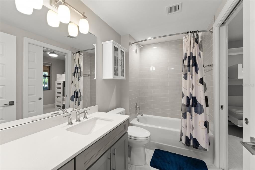 合同活跃: $459,000 (3 贝兹, 3 浴室, 1568 平方英尺)