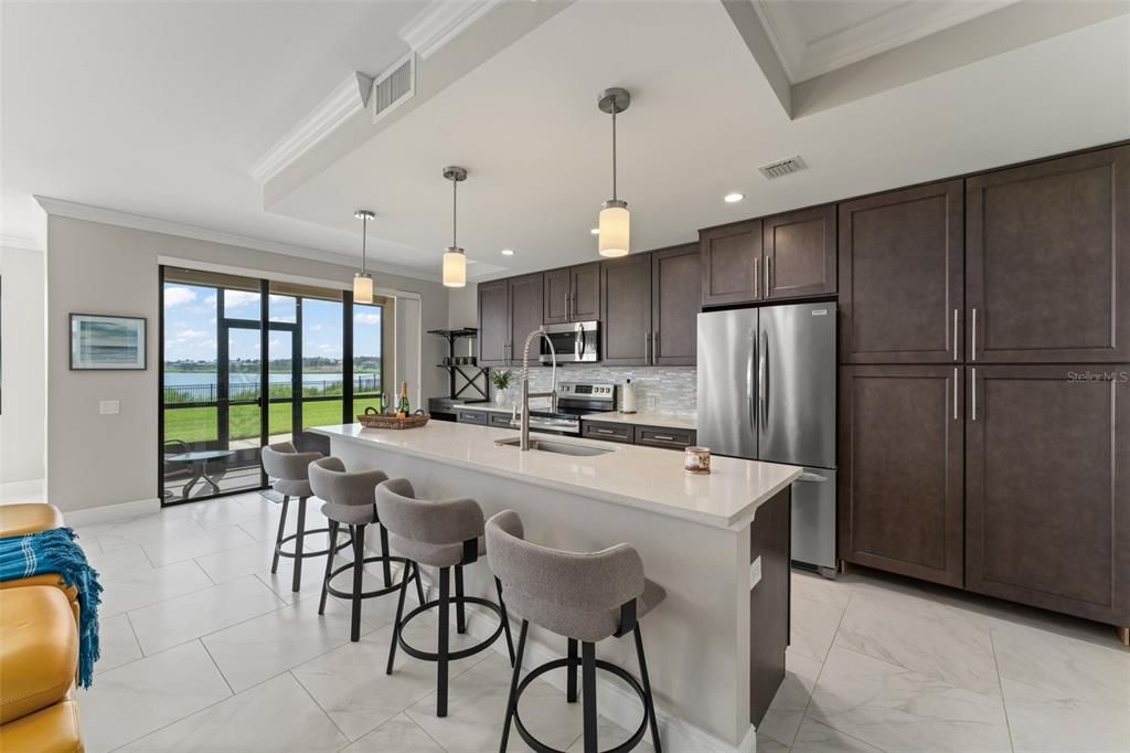 合同活跃: $459,000 (3 贝兹, 3 浴室, 1568 平方英尺)