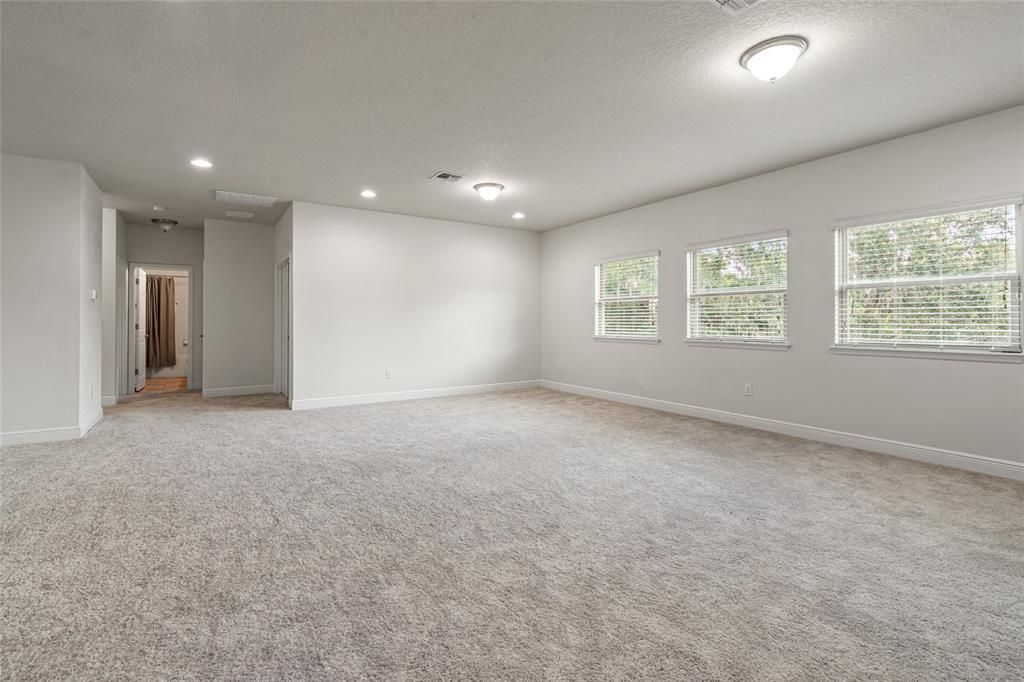 For Sale: $1,069,000 (7 beds, 5 baths, 5106 Square Feet)