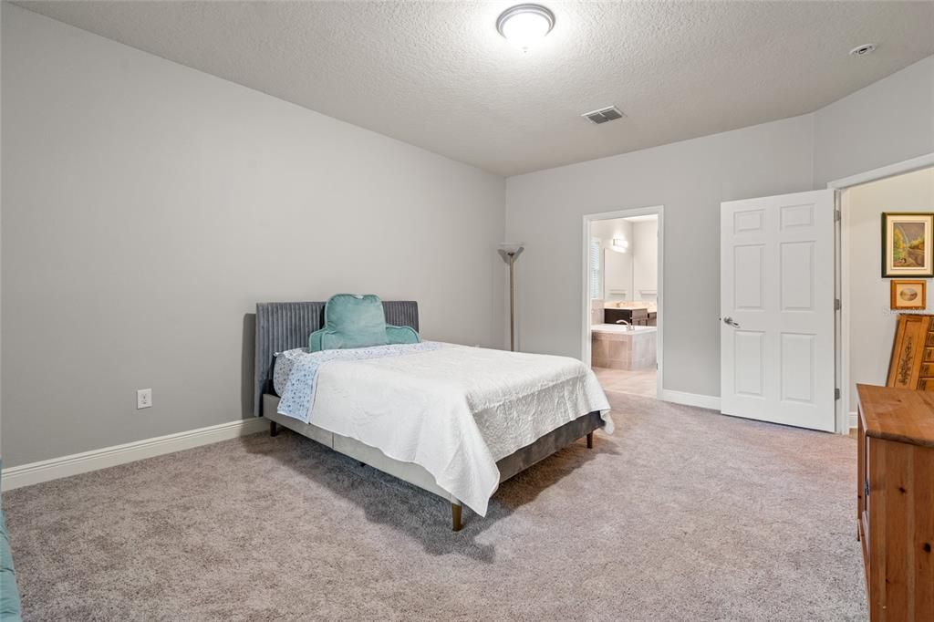 For Sale: $1,069,000 (7 beds, 5 baths, 5106 Square Feet)