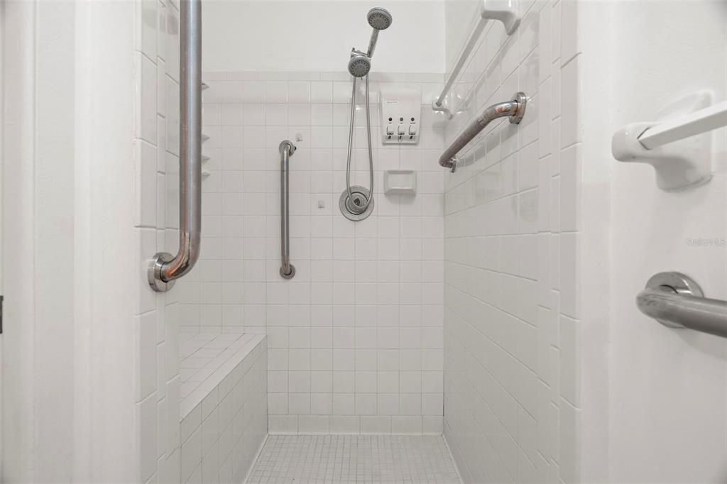 待售: $262,900 (2 贝兹, 2 浴室, 1264 平方英尺)