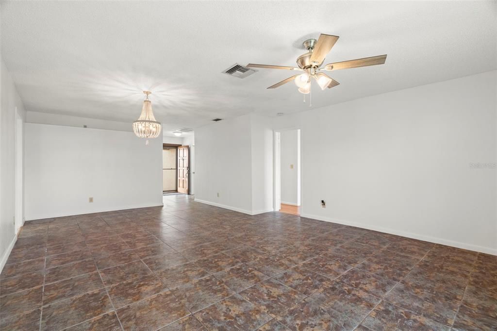 待售: $262,900 (2 贝兹, 2 浴室, 1264 平方英尺)