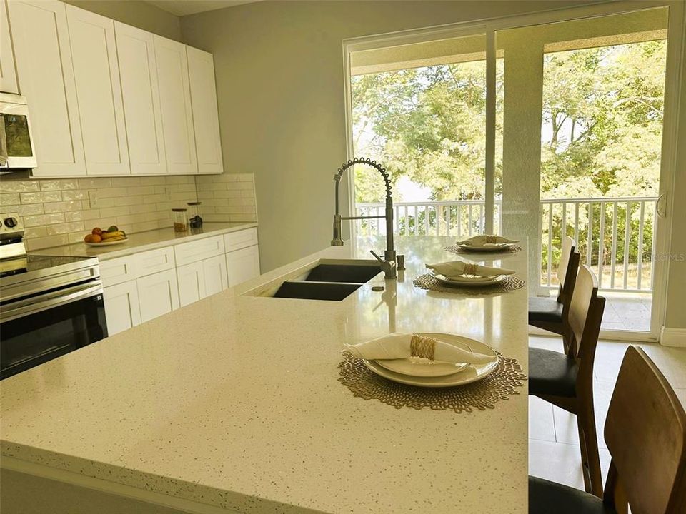 На продажу: $699,000 (4 спален, 4 ванн, 2724 Квадратных фут)