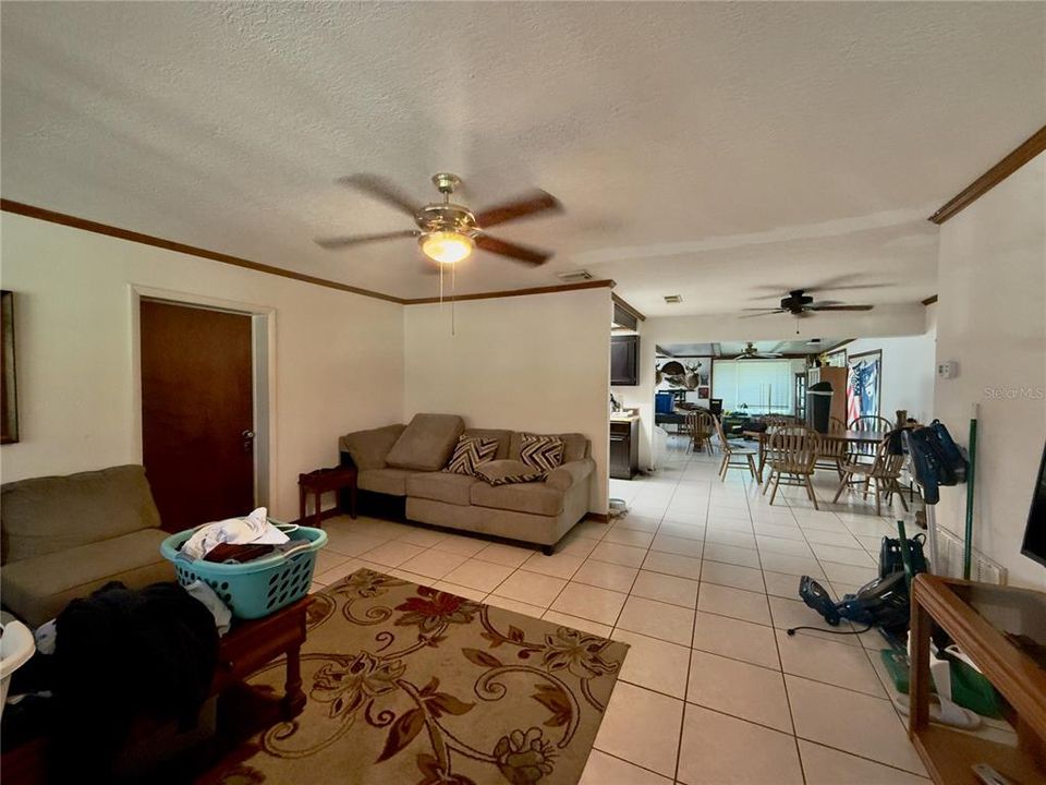 En Venta: $449,000 (4 camas, 3 baños, 1452 Pies cuadrados)