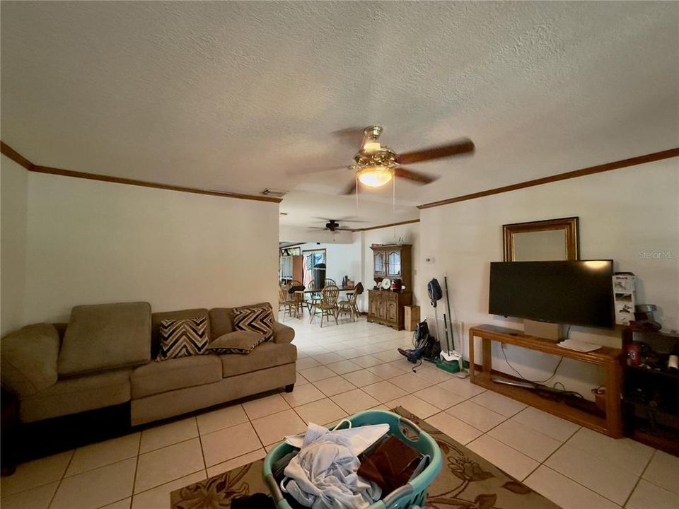 En Venta: $449,000 (4 camas, 3 baños, 1452 Pies cuadrados)