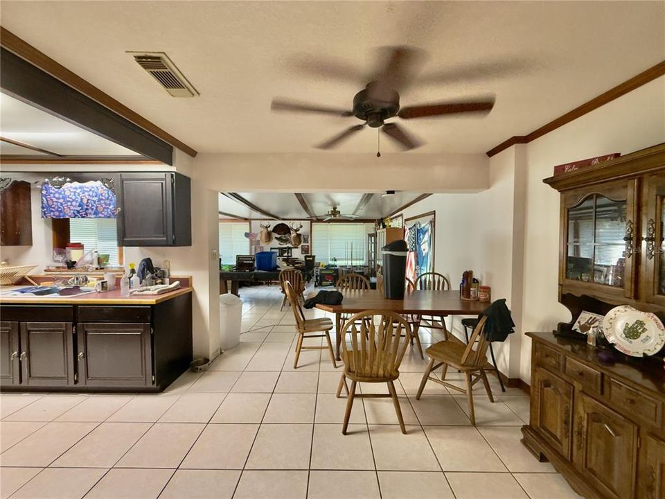 En Venta: $449,000 (4 camas, 3 baños, 1452 Pies cuadrados)