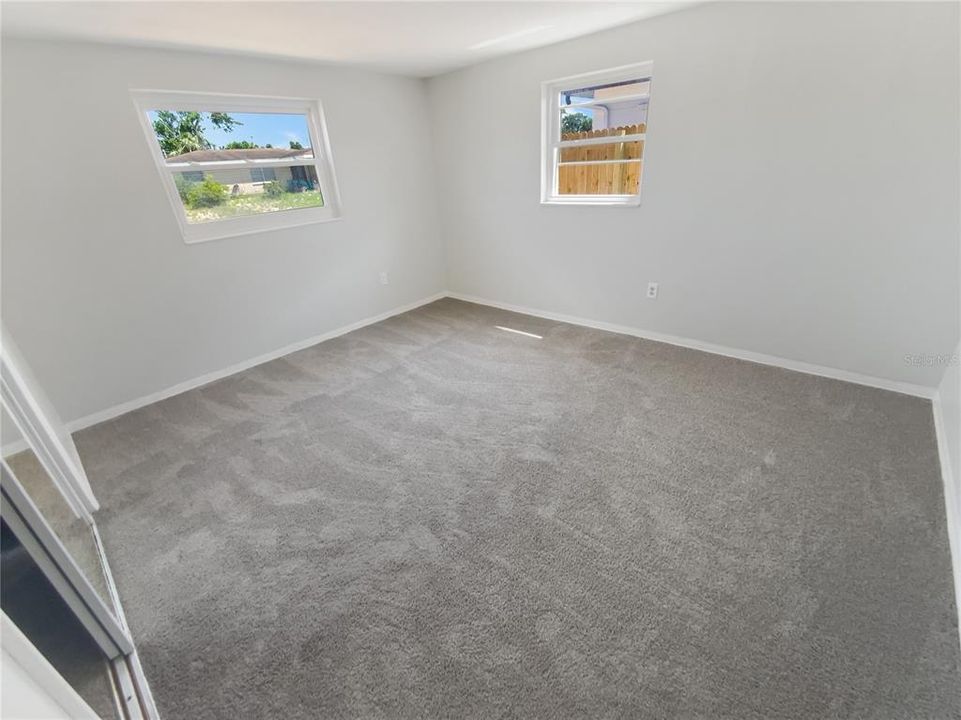 合同活跃: $184,000 (2 贝兹, 1 浴室, 831 平方英尺)