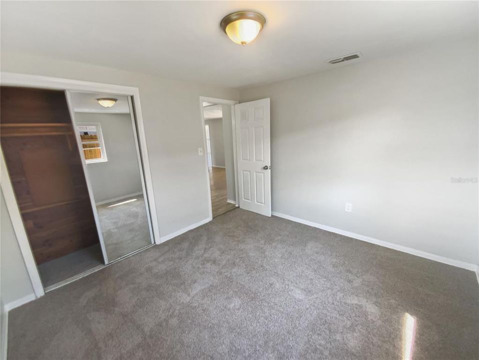 合同活跃: $184,000 (2 贝兹, 1 浴室, 831 平方英尺)