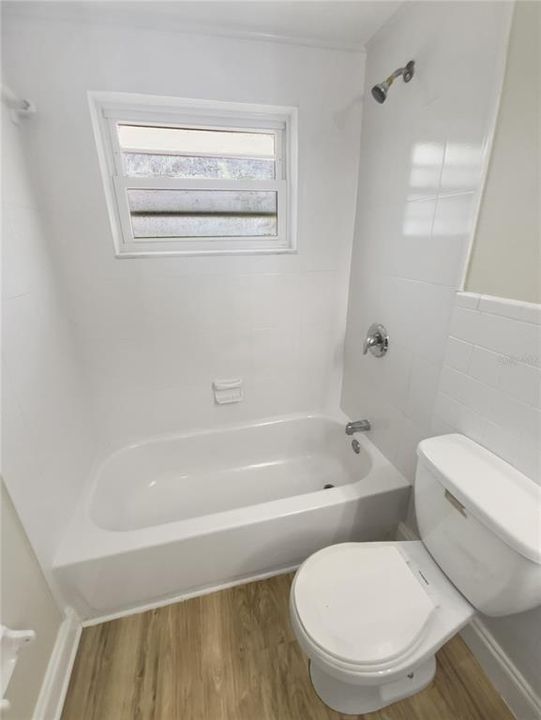 合同活跃: $184,000 (2 贝兹, 1 浴室, 831 平方英尺)