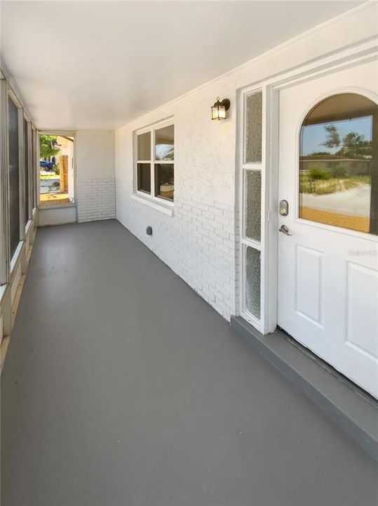 合同活跃: $184,000 (2 贝兹, 1 浴室, 831 平方英尺)