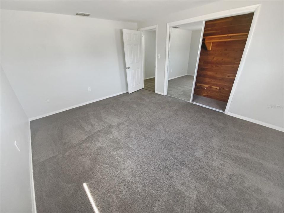 合同活跃: $184,000 (2 贝兹, 1 浴室, 831 平方英尺)