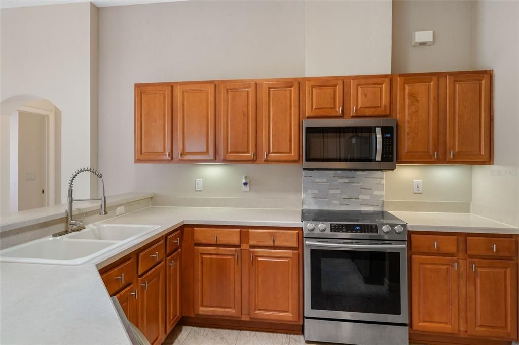 For Rent: $1,900 (3 beds, 2 baths, 1858 Square Feet)