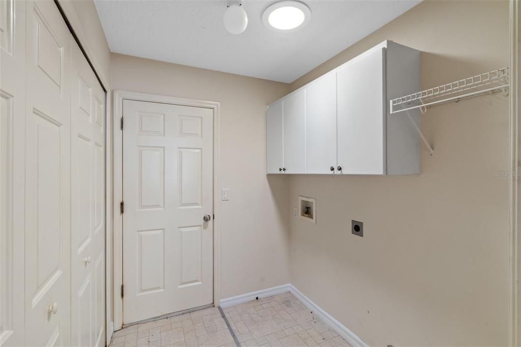 For Rent: $1,900 (3 beds, 2 baths, 1858 Square Feet)