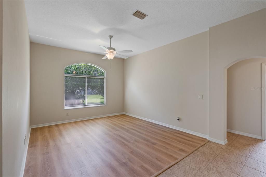 For Rent: $1,900 (3 beds, 2 baths, 1858 Square Feet)