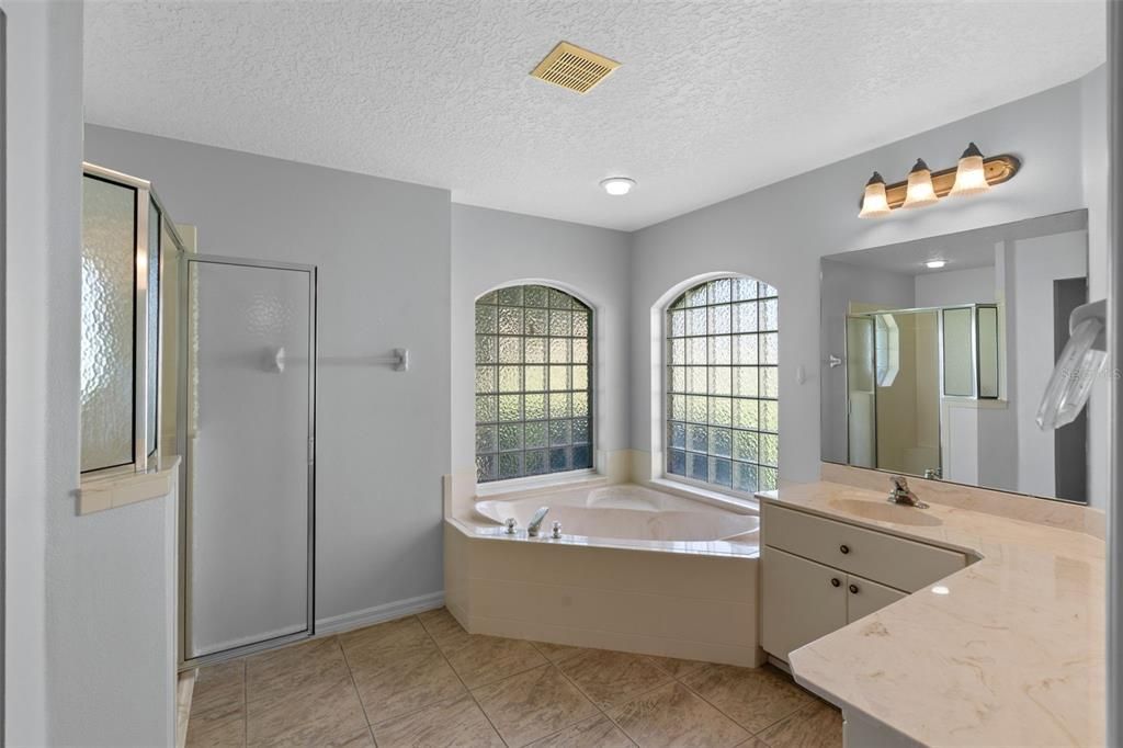 For Rent: $1,900 (3 beds, 2 baths, 1858 Square Feet)