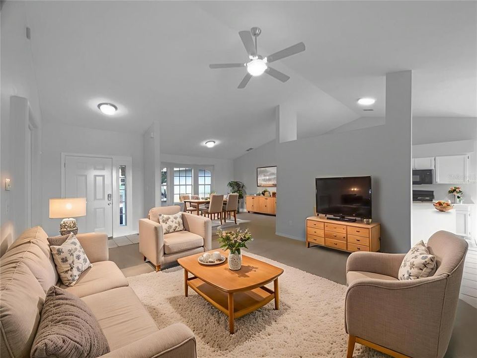 合同活跃: $360,000 (3 贝兹, 2 浴室, 1580 平方英尺)