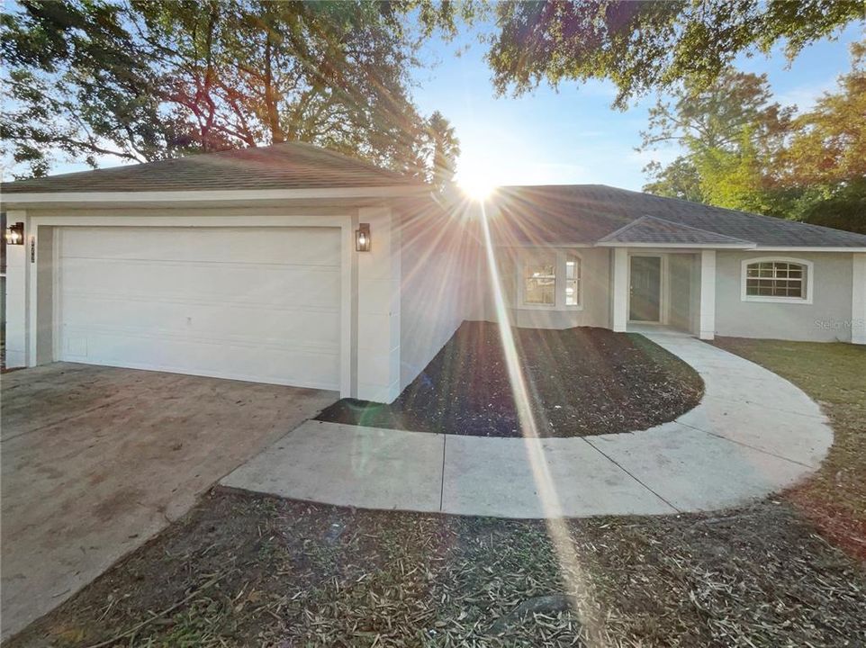 合同活跃: $360,000 (3 贝兹, 2 浴室, 1580 平方英尺)