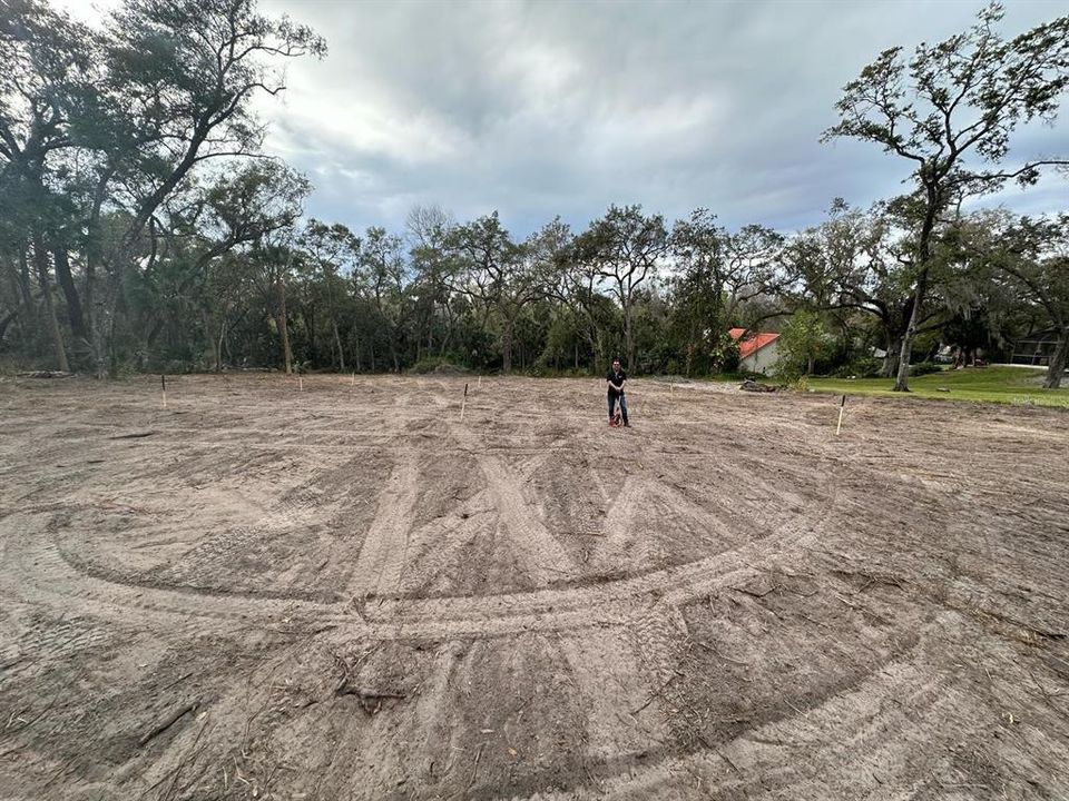 待售: $450,000 (2.48 acres)