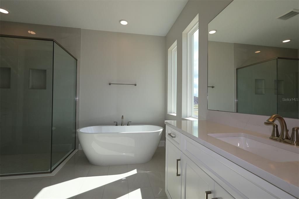 Active With Contract: $871,990 (5 beds, 4 baths, 3461 Square Feet)