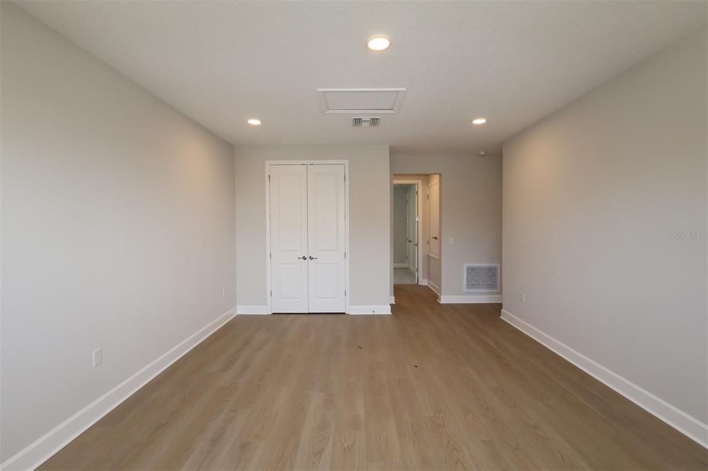 Active With Contract: $871,990 (5 beds, 4 baths, 3461 Square Feet)