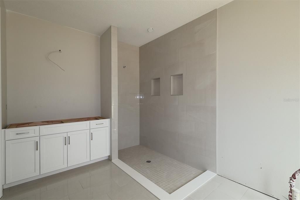 Active With Contract: $871,990 (5 beds, 4 baths, 3461 Square Feet)