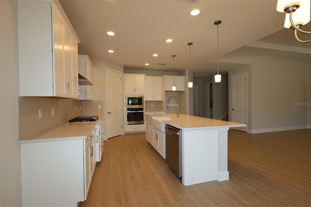 Active With Contract: $871,990 (5 beds, 4 baths, 3461 Square Feet)