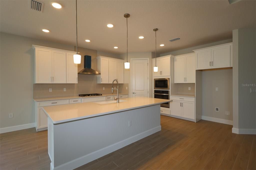 Active With Contract: $871,990 (5 beds, 4 baths, 3461 Square Feet)