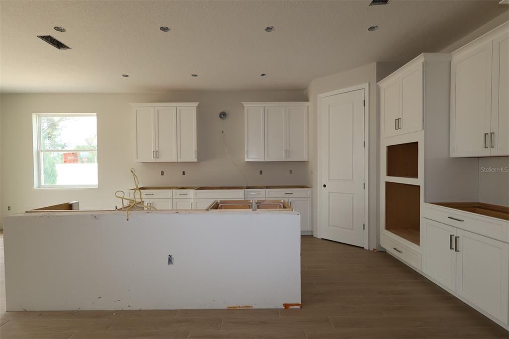 Active With Contract: $871,990 (5 beds, 4 baths, 3461 Square Feet)