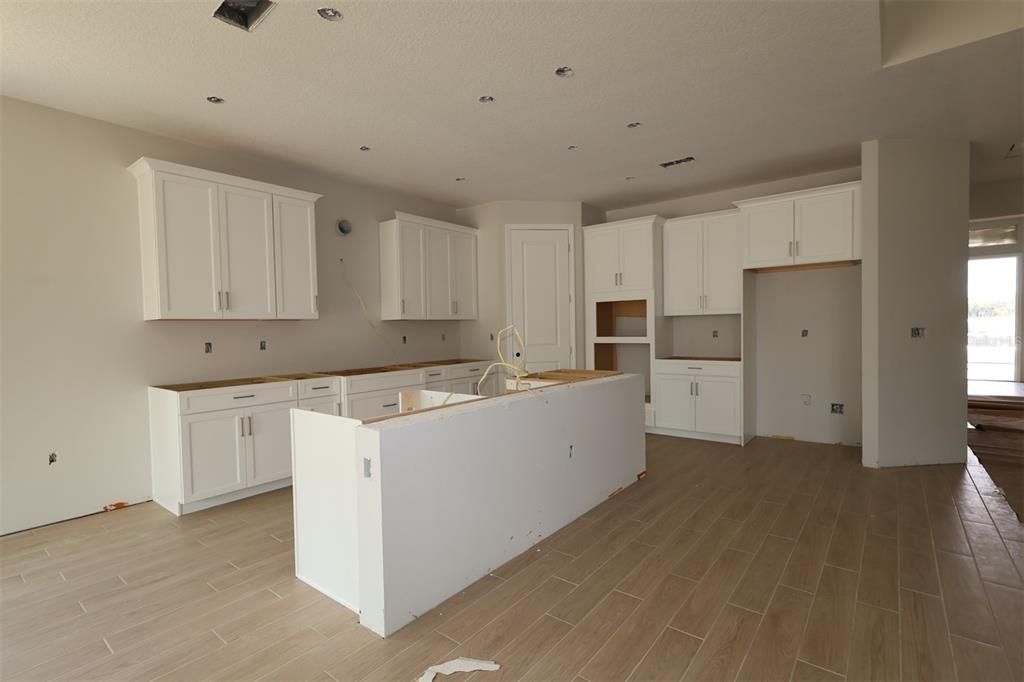 Active With Contract: $871,990 (5 beds, 4 baths, 3461 Square Feet)