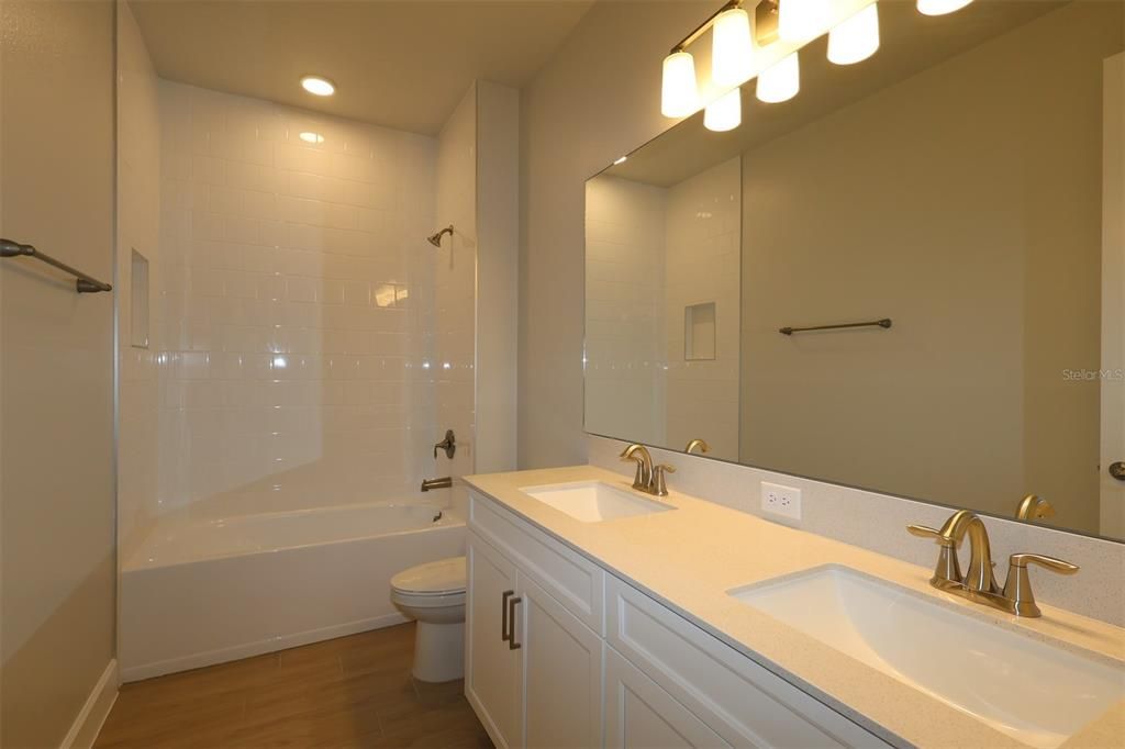 Active With Contract: $871,990 (5 beds, 4 baths, 3461 Square Feet)