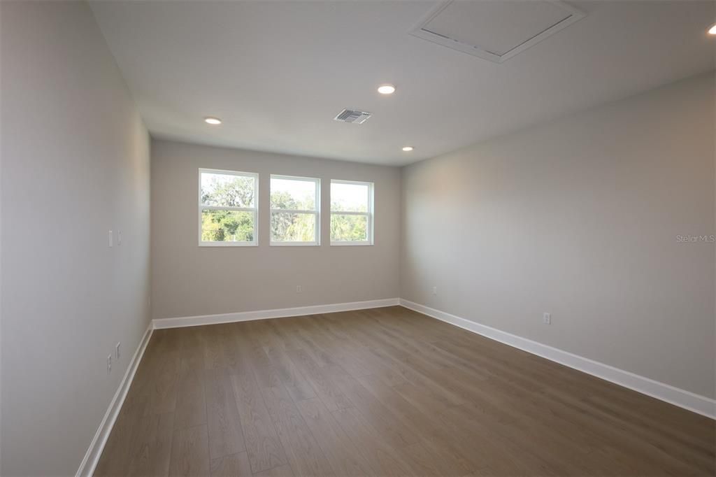 Active With Contract: $871,990 (5 beds, 4 baths, 3461 Square Feet)