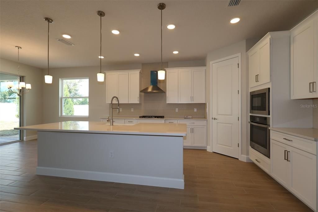 Active With Contract: $871,990 (5 beds, 4 baths, 3461 Square Feet)