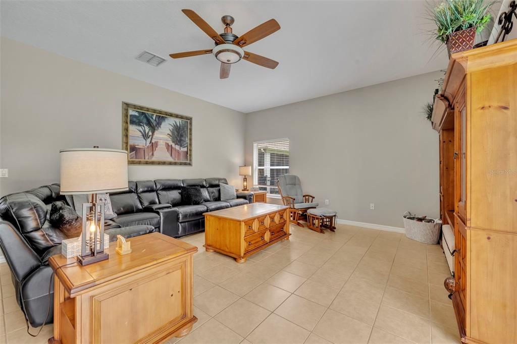 En Venta: $890,000 (5 camas, 4 baños, 3973 Pies cuadrados)