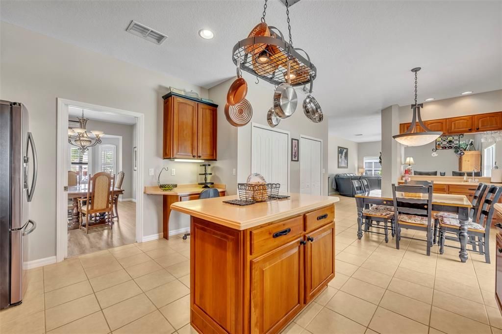 En Venta: $890,000 (5 camas, 4 baños, 3973 Pies cuadrados)