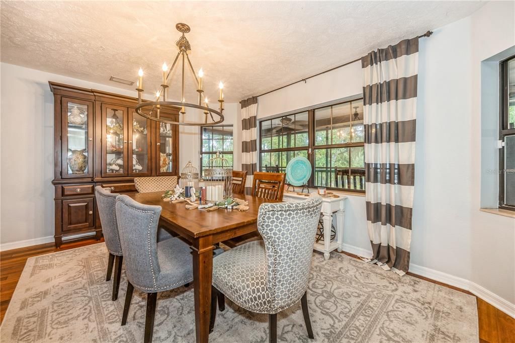 На продажу: $725,000 (5 спален, 3 ванн, 3128 Квадратных фут)