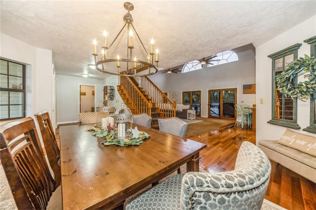 На продажу: $725,000 (5 спален, 3 ванн, 3128 Квадратных фут)