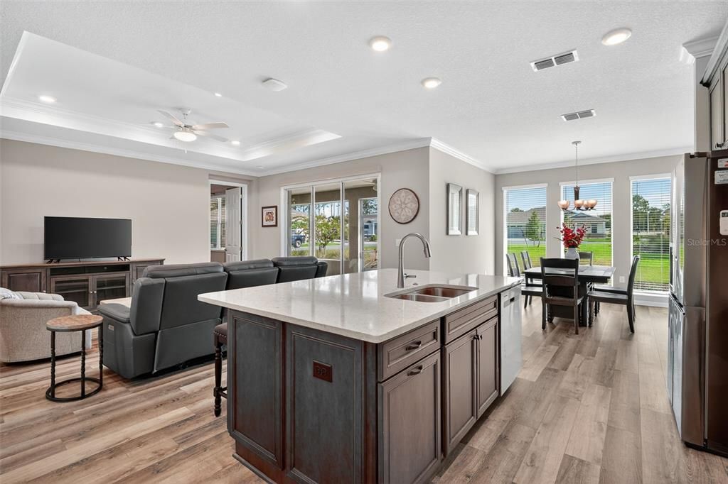 Activo con contrato: $349,900 (2 camas, 2 baños, 1703 Pies cuadrados)