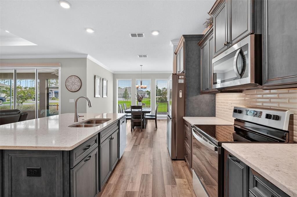 Activo con contrato: $349,900 (2 camas, 2 baños, 1703 Pies cuadrados)