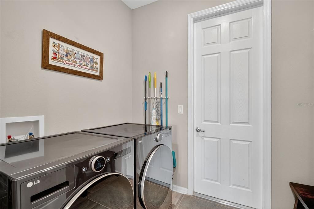 Activo con contrato: $349,900 (2 camas, 2 baños, 1703 Pies cuadrados)