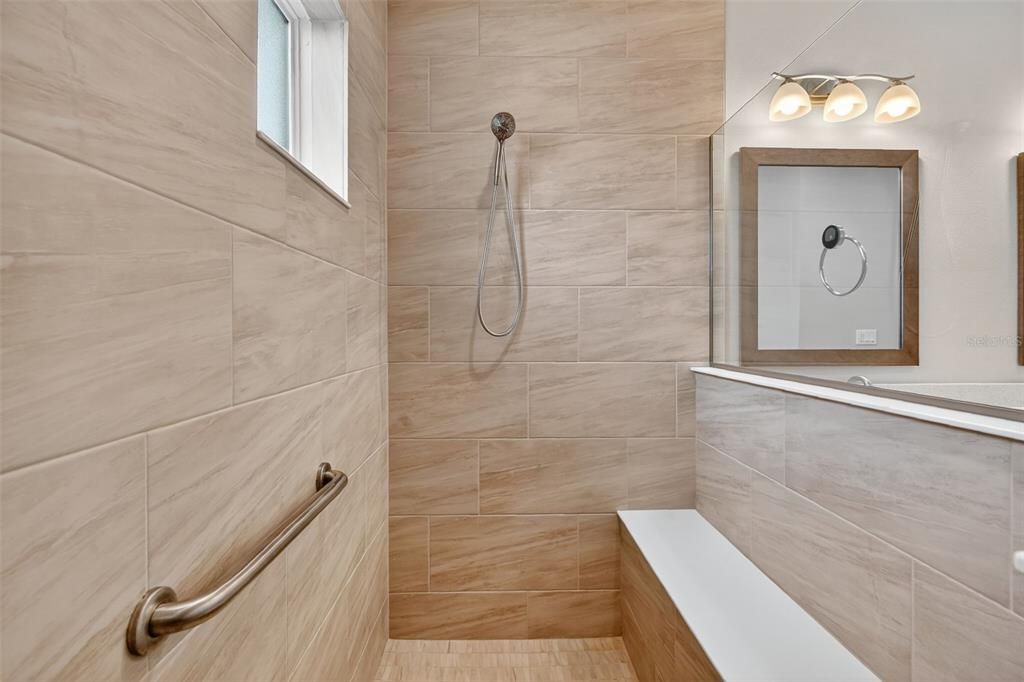 Activo con contrato: $349,900 (2 camas, 2 baños, 1703 Pies cuadrados)