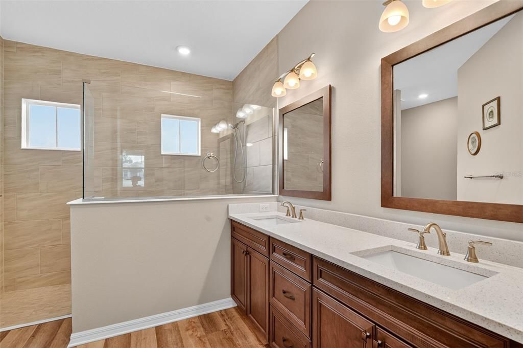 Activo con contrato: $349,900 (2 camas, 2 baños, 1703 Pies cuadrados)