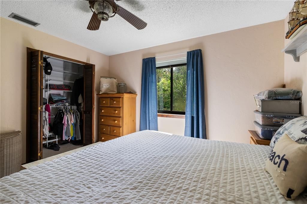 合同活跃: $260,000 (3 贝兹, 2 浴室, 1380 平方英尺)