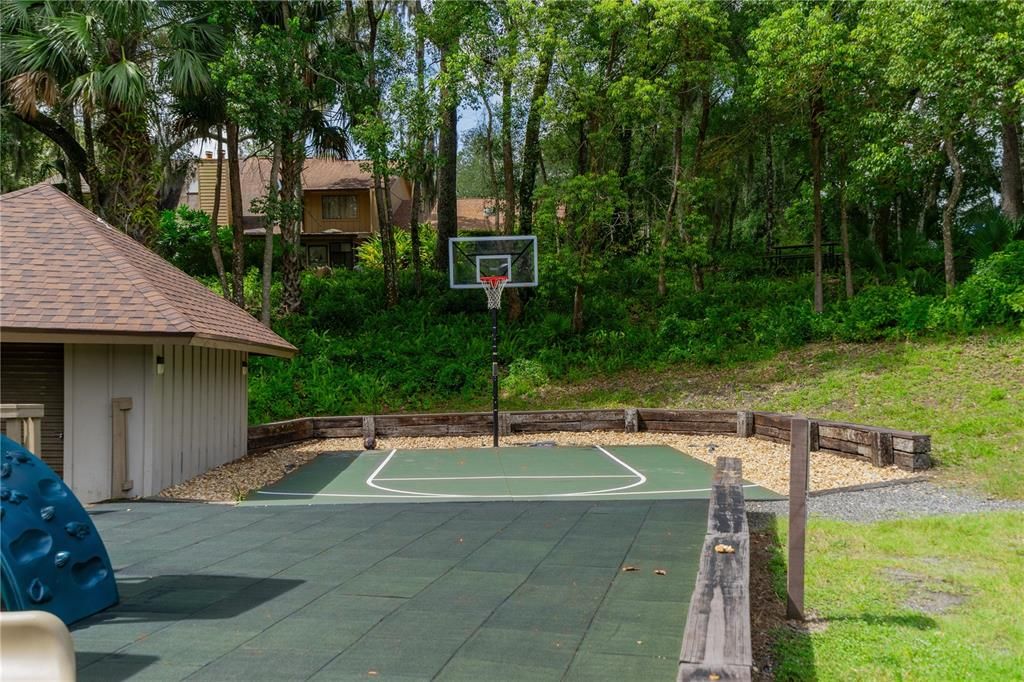 合同活跃: $260,000 (3 贝兹, 2 浴室, 1380 平方英尺)