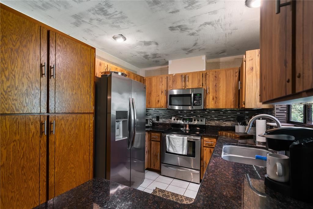 合同活跃: $260,000 (3 贝兹, 2 浴室, 1380 平方英尺)