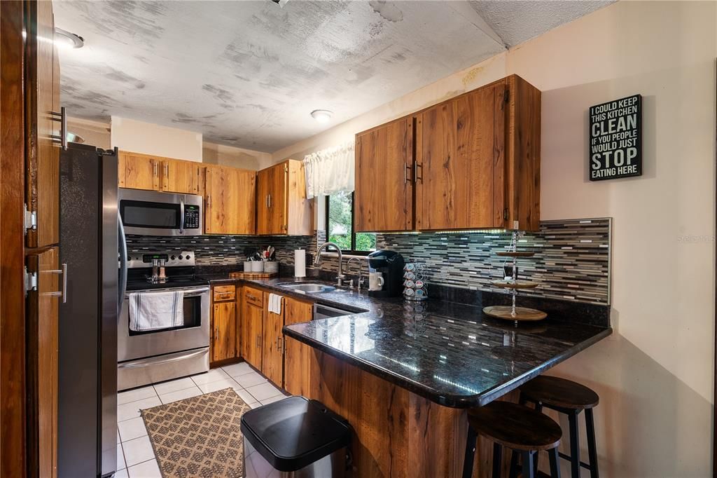 合同活跃: $260,000 (3 贝兹, 2 浴室, 1380 平方英尺)