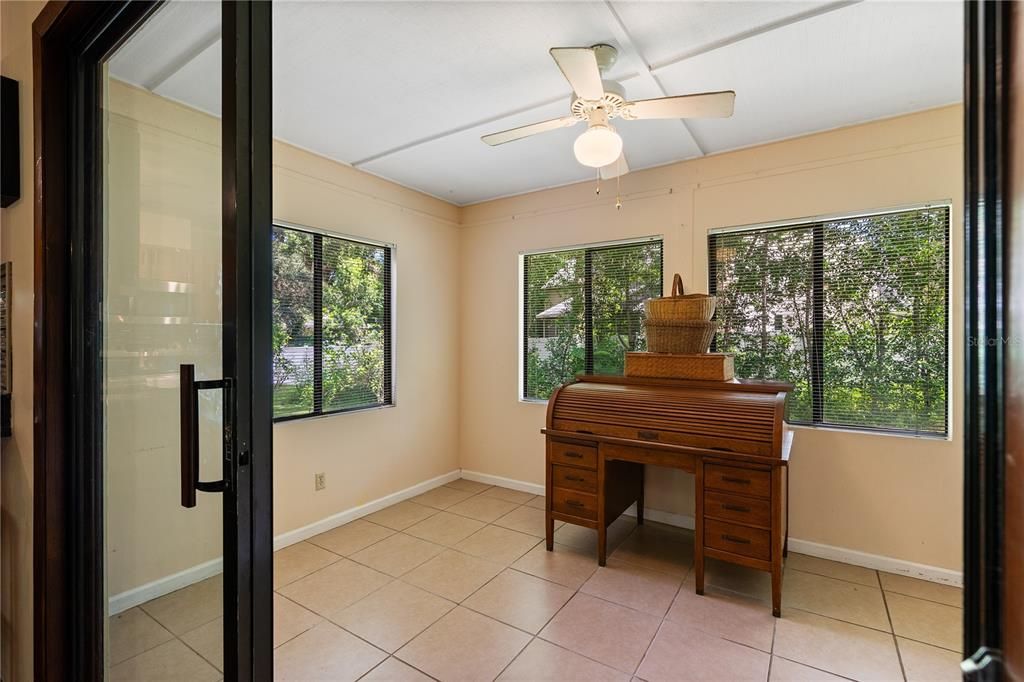 合同活跃: $260,000 (3 贝兹, 2 浴室, 1380 平方英尺)