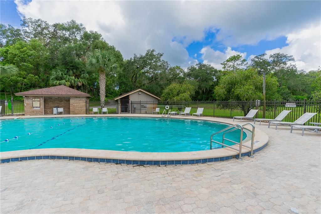 合同活跃: $260,000 (3 贝兹, 2 浴室, 1380 平方英尺)