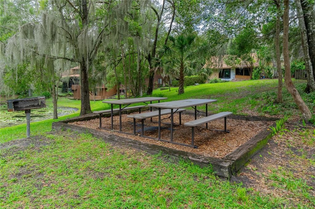 合同活跃: $260,000 (3 贝兹, 2 浴室, 1380 平方英尺)