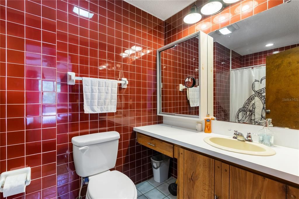 合同活跃: $260,000 (3 贝兹, 2 浴室, 1380 平方英尺)