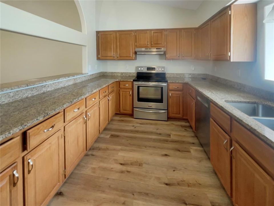 На продажу: $270,000 (2 спален, 2 ванн, 1196 Квадратных фут)